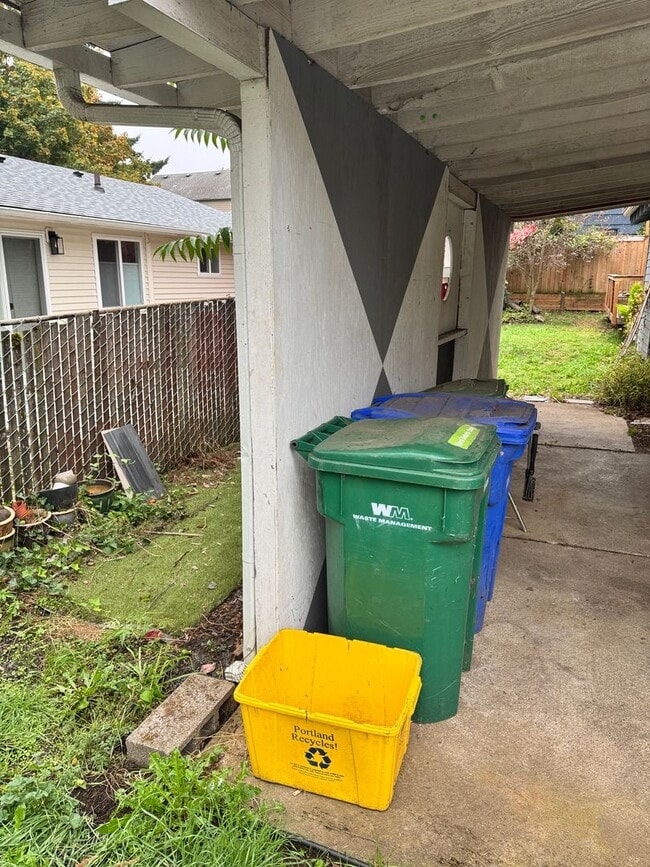 Building Photo - Eclectic Portland Home with Modern Touches...