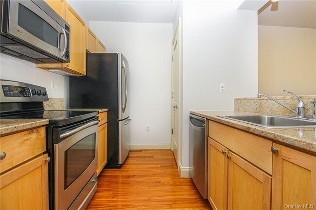 Building Photo - 543 Main St