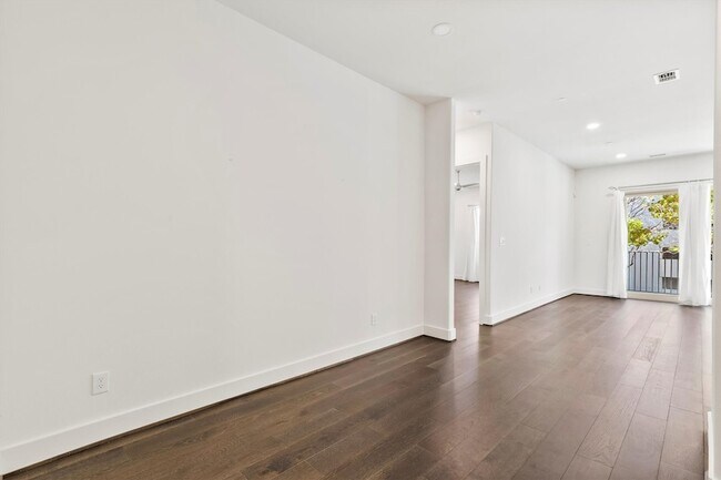 Building Photo - 15875 Spectrum Dr