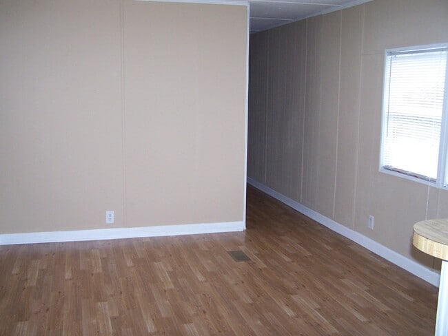 Building Photo - 113 Ponds Ln