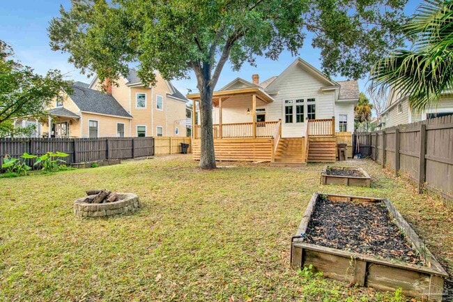 Building Photo - 1105 E Jackson St