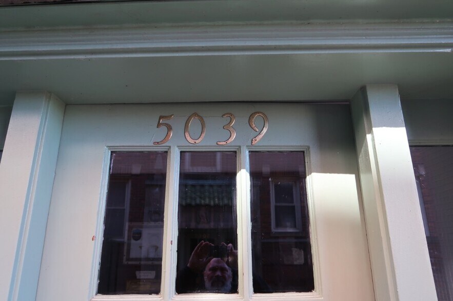 Building Photo - 5039 N Springfield Ave