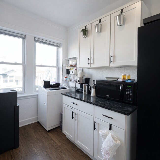 Building Photo - 2920 N Albany Ave