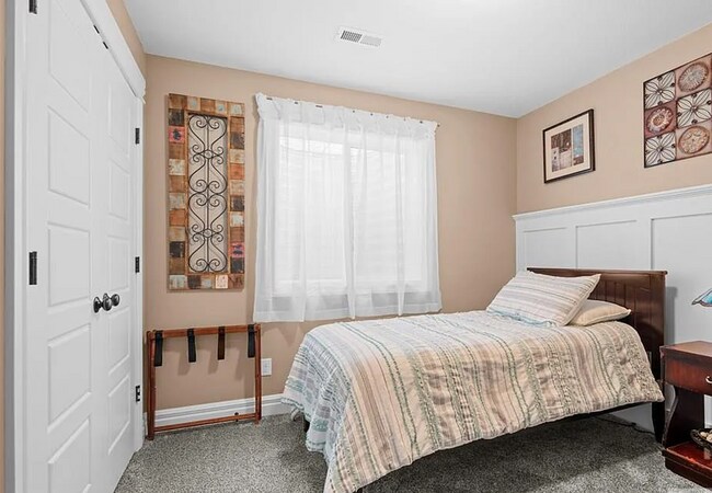 Building Photo - Beautiful Custom Home