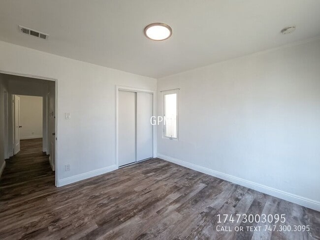 Building Photo - 723 W Doran St