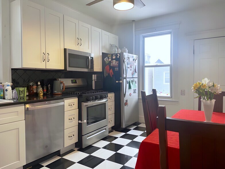 Kitchen - 7 Duncan Ct
