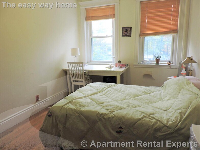 Building Photo - 74 Kirkland St