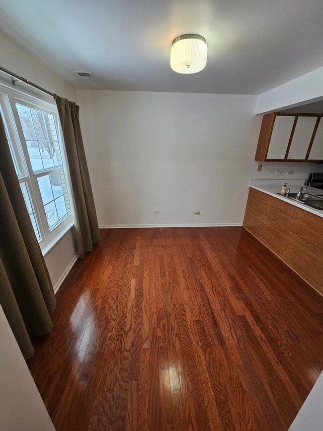 Building Photo - 1327 Sugar Ct