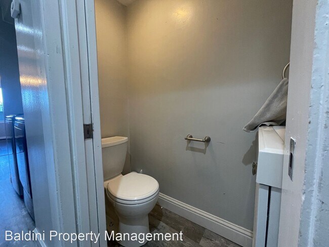 Building Photo - 3 br, 1.5 bath House - 2360 Greendale Drive