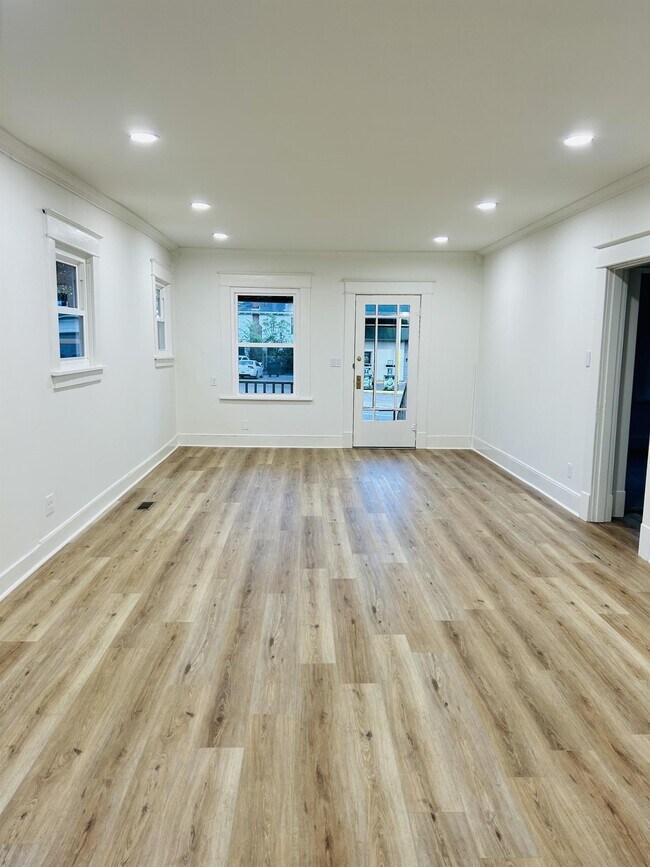 Building Photo - 3104 W Markham St