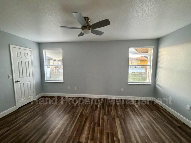 Building Photo - 205 Coconut Palm Way