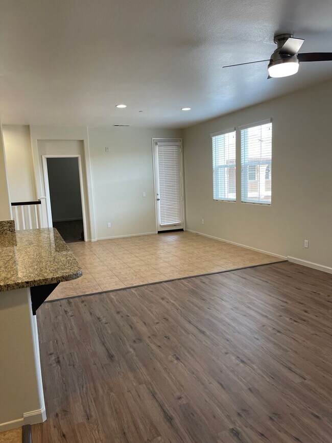 Building Photo - Modern 2-Bedroom Condo with Solar in the H...