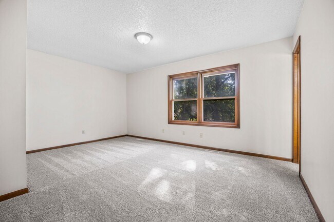 Building Photo - 3801 Pebble Ct