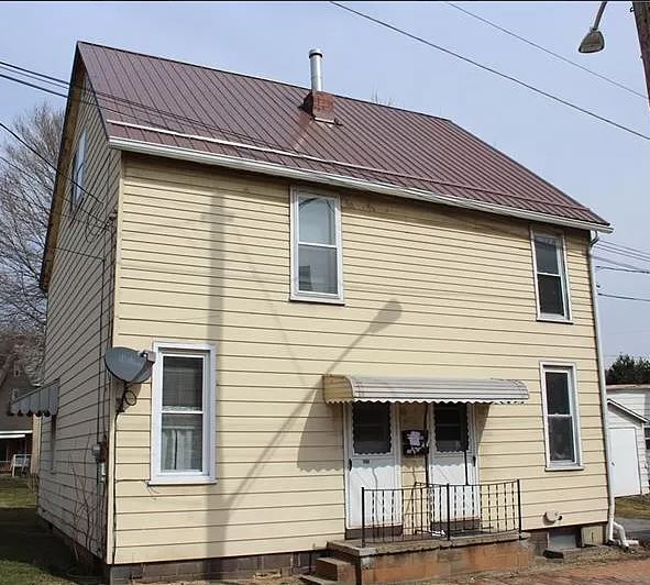 Primary Photo - 330 Columbia St