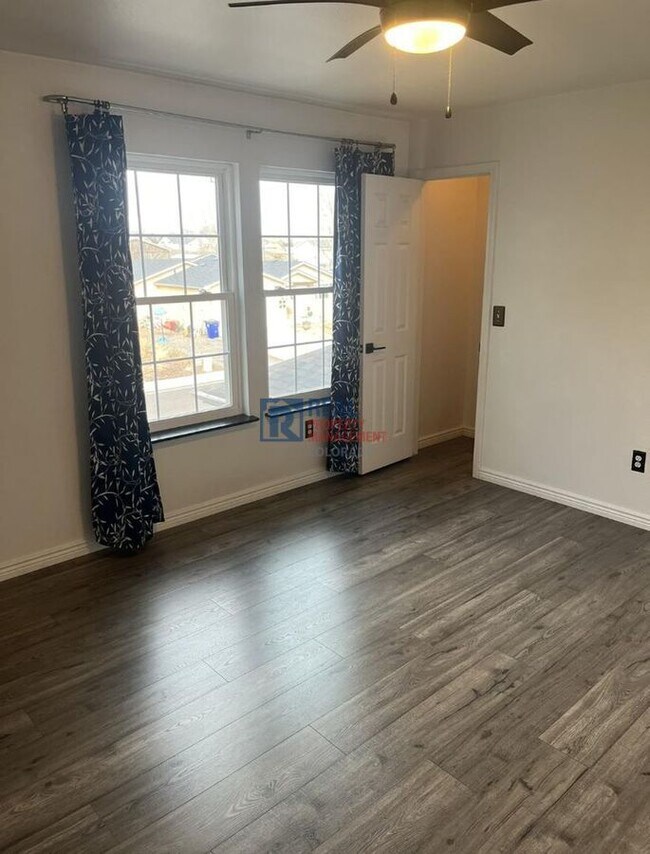 Building Photo - 502 Mallard Dr