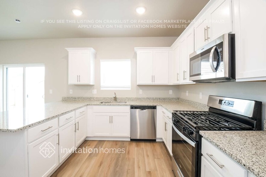 Building Photo - 2161 Christina St