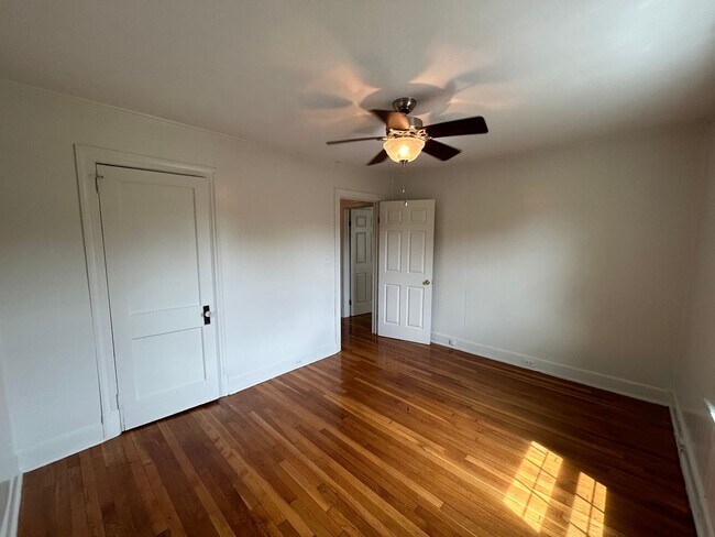 Building Photo - 1609 W Club Blvd