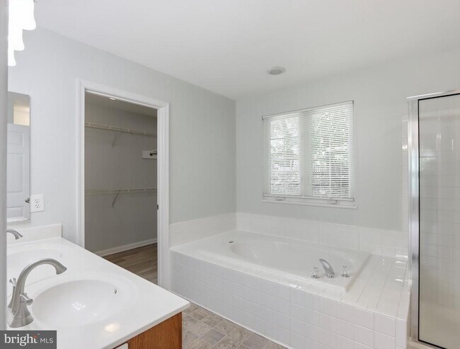 Building Photo - 8 Quails Nest Ct