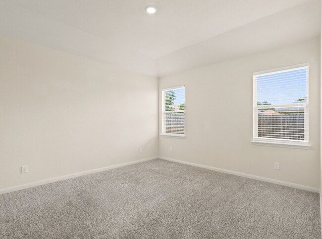 Building Photo - "Charming 4-Bed Oasis with 2 Baths in Fort Worth – Spacious 1,724 Sq Ft Gem!"