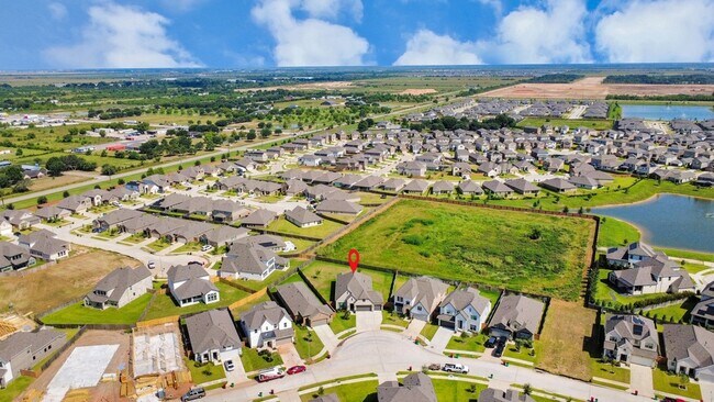 Building Photo - 2995 Tantara Dr