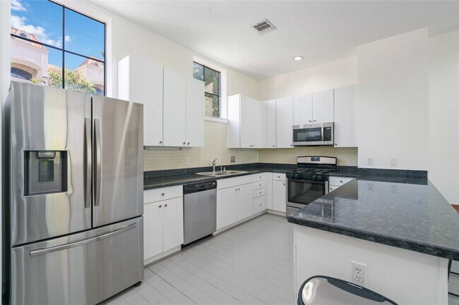 Building Photo - 939 Colorado St