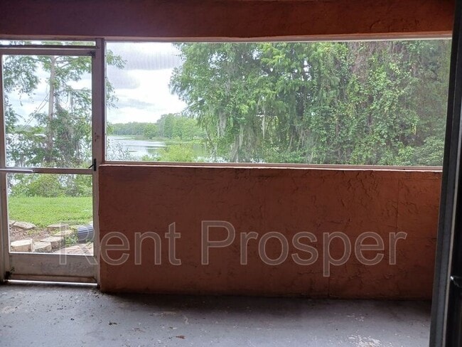 Building Photo - 4180 Versailles Dr