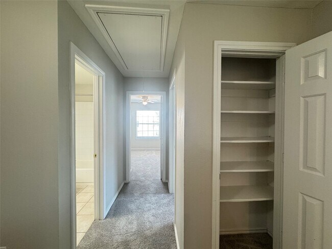 Building Photo - 5711 Vinemont Ln