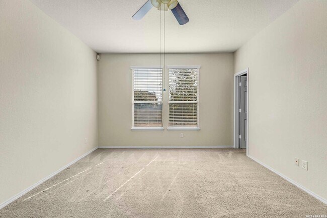 Building Photo - 322 Walnut Crest