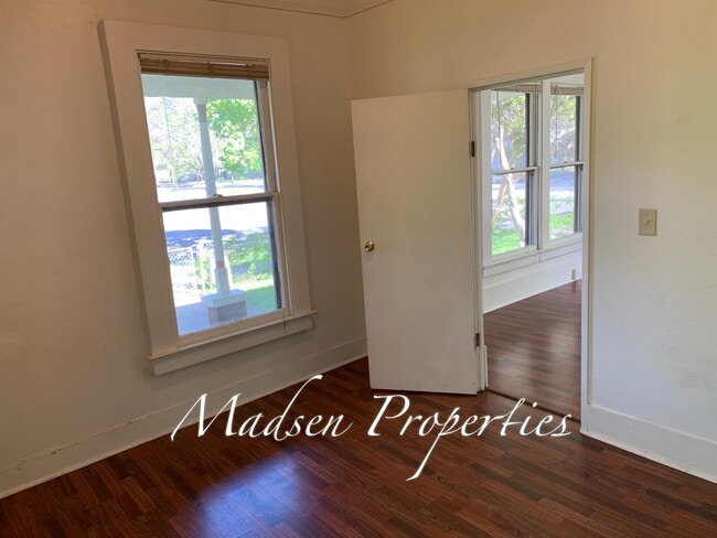 Building Photo - 397 E 6th St