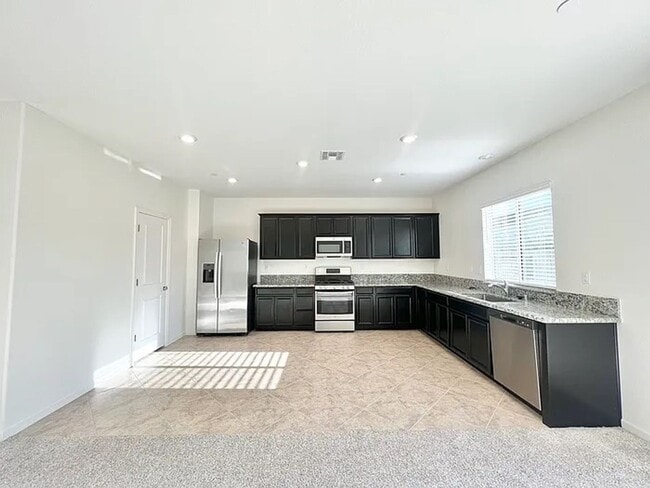 Building Photo - Spacious 4 Bedroom Home in West Roseville ...