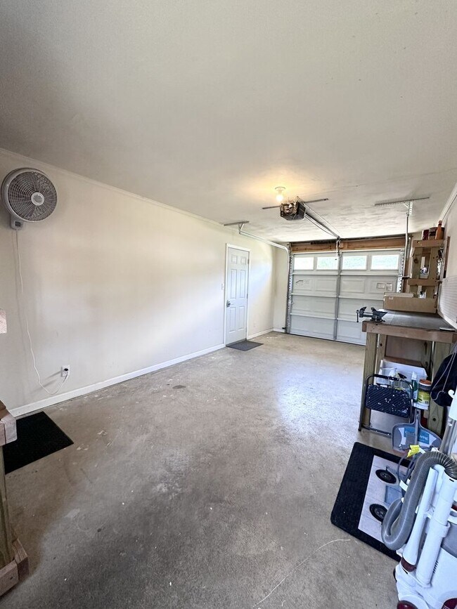 Building Photo - Charming Updated Home in Prime Chesapeake Location – Spacious Layout & Modern Touches!