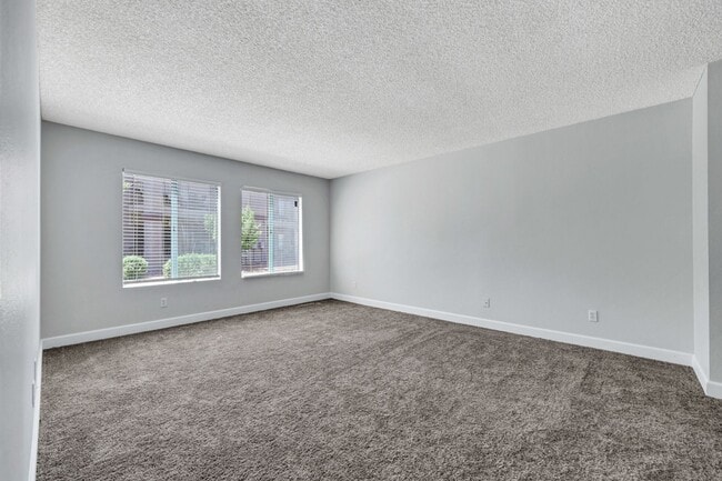 Building Photo - Gorgeous Remolded 2 bedroom condo