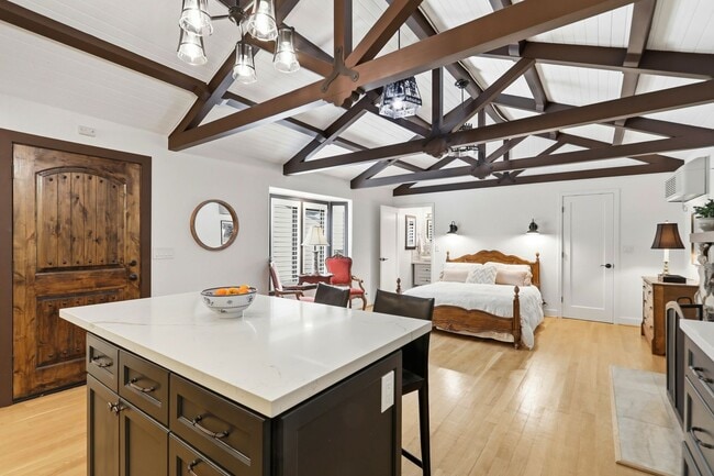 Building Photo - Epic custom remodel on this 1930s Spanish-style home near Downtown Willow Glen!