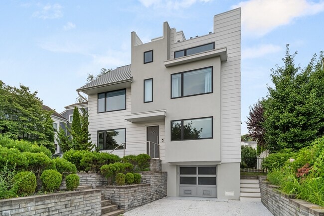 Building Photo - 200 Hillspoint Rd