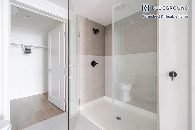 Building Photo - 635 Robinson Ave