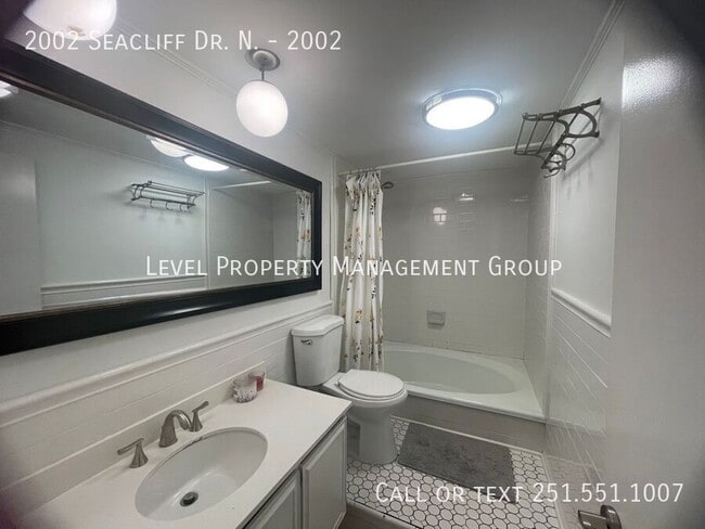 Building Photo - 2002 Sea Cliff Dr N