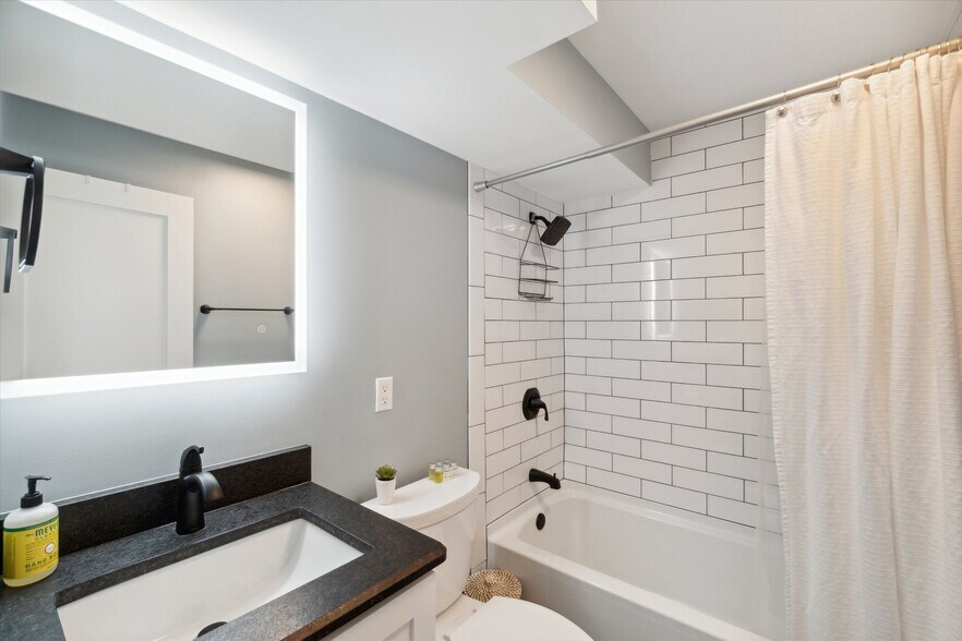 Building Photo - 1807 Fair St