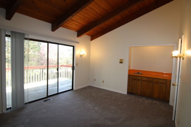 Building Photo - SPACIOUS 3+ BEDROOM SALMON CREEK/MOUNT VISTA MULTI-LEVEL HOME WITH LARGE FENCED YARD!