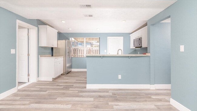 Building Photo - 563 6th St