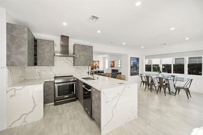 Building Photo - 3166 Royal Palm Ave