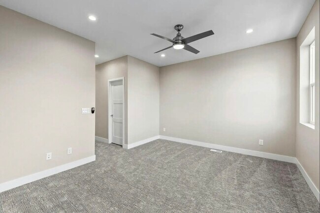 Building Photo - 4270 W 13th Ave