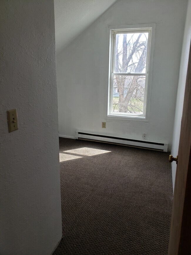 Building Photo - 913 20th Ave SE