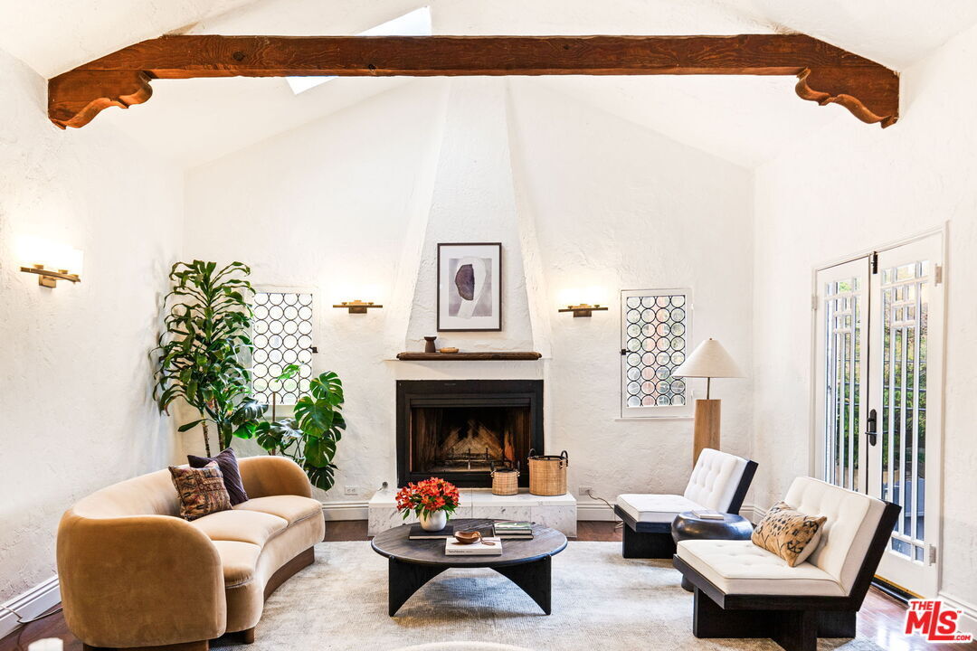 Building Photo - 2251 N Cahuenga Blvd