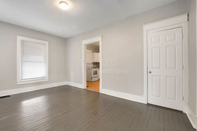 Building Photo - 844 S 33rd St