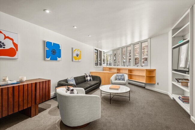 Building Photo - 506 W Hallam St