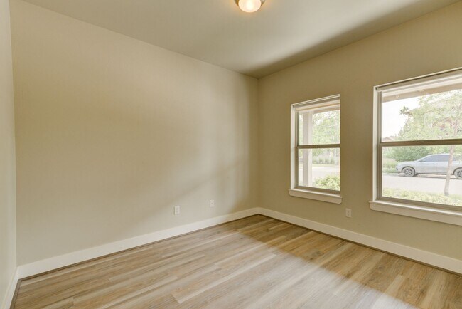 Building Photo - Very Clean Single-Family Home For Rent IN VALLEY WEST BOZEMAN