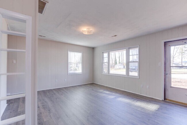 Building Photo - 106 Pine Grove Ave