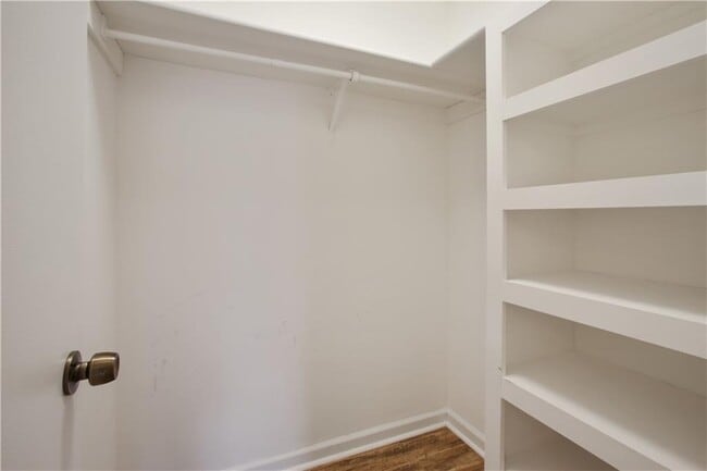 Building Photo - 210 Wynnes Ridge Cir SE