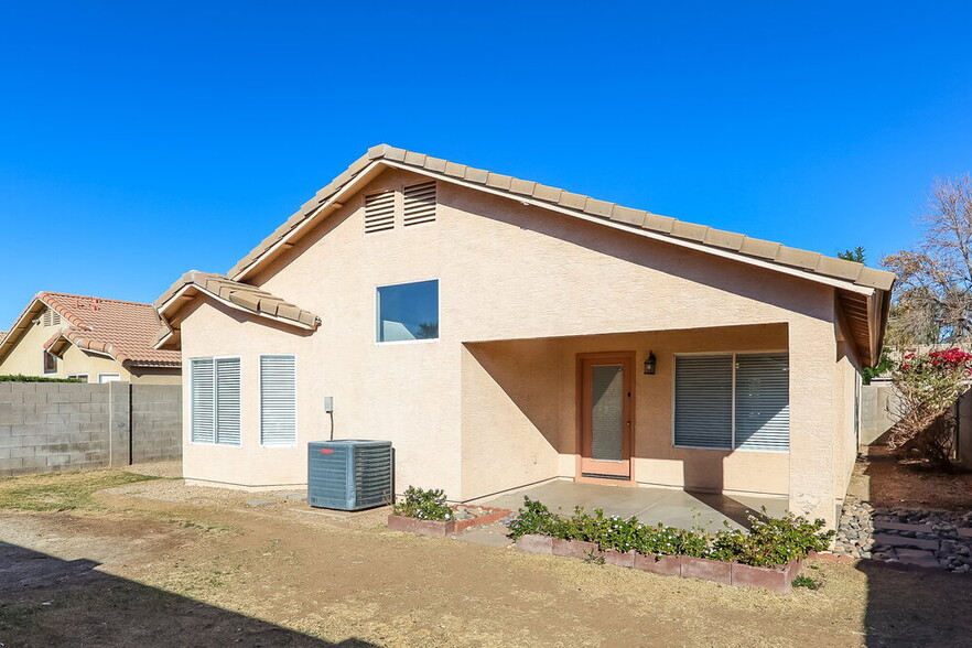 Building Photo - 8019 W Alex Ave