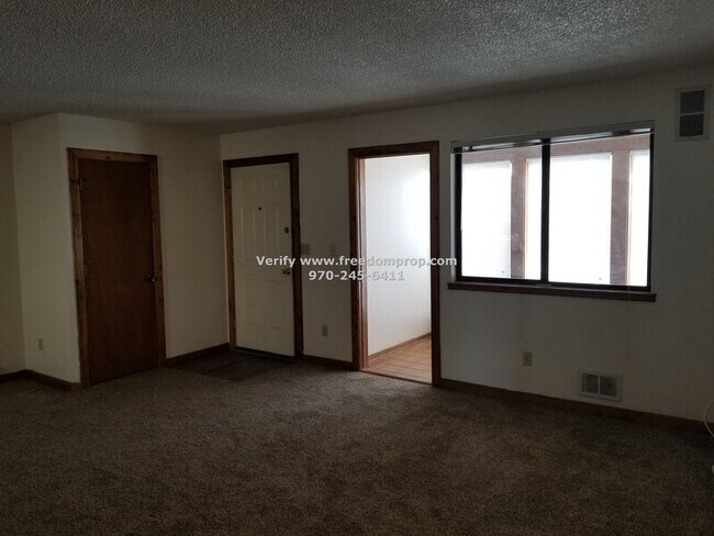 Building Photo - 558 1/2 Garfield Drive